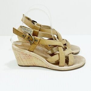 UGG Gaiana Wedge Sandals size US 8 Leather Tan